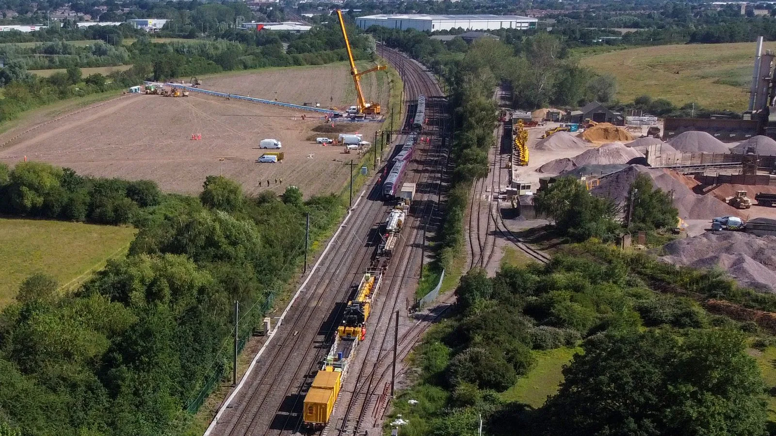 Zugführer getötet und acht in kritischem Zustand nach Eisenbahnunfall in Bedford – Ermittlungen dauern an