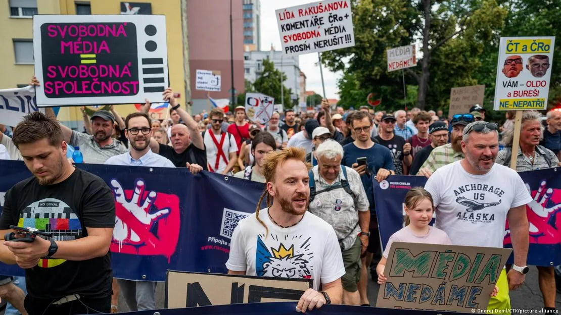 Czech public broadcasters threaten strike over government plan to scrap licence fees